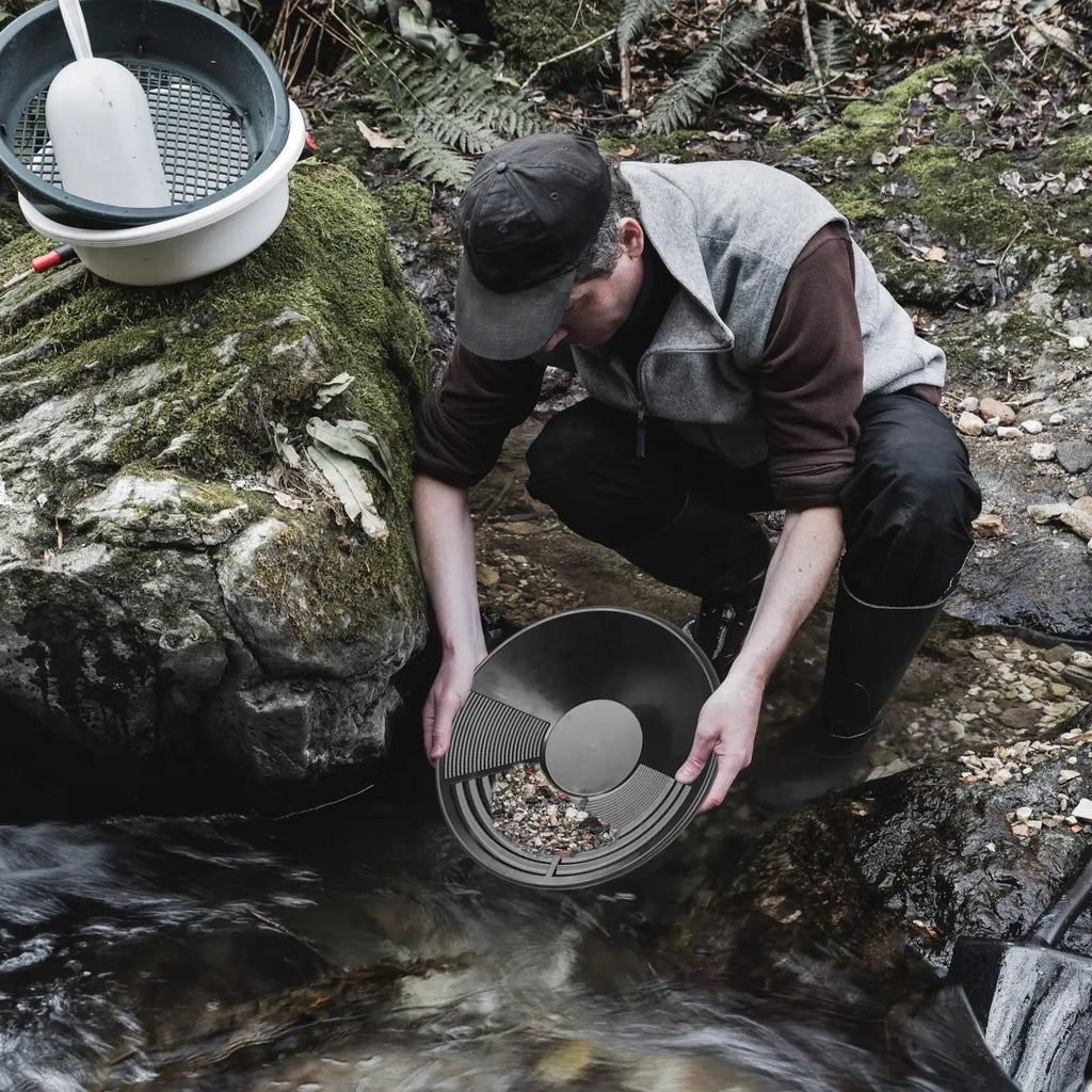 American gold panning pan 