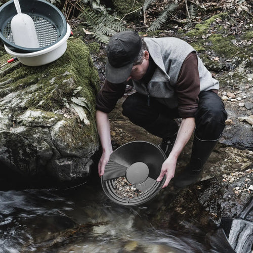 American gold panning pan 